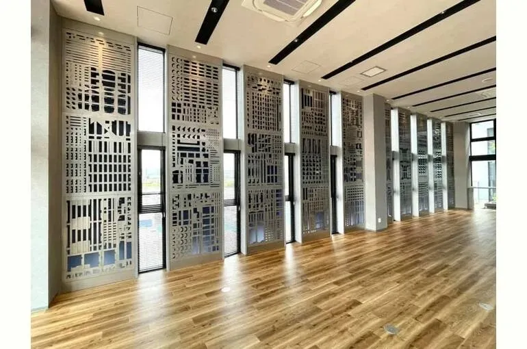 薄く美しい鉄骨造外壁